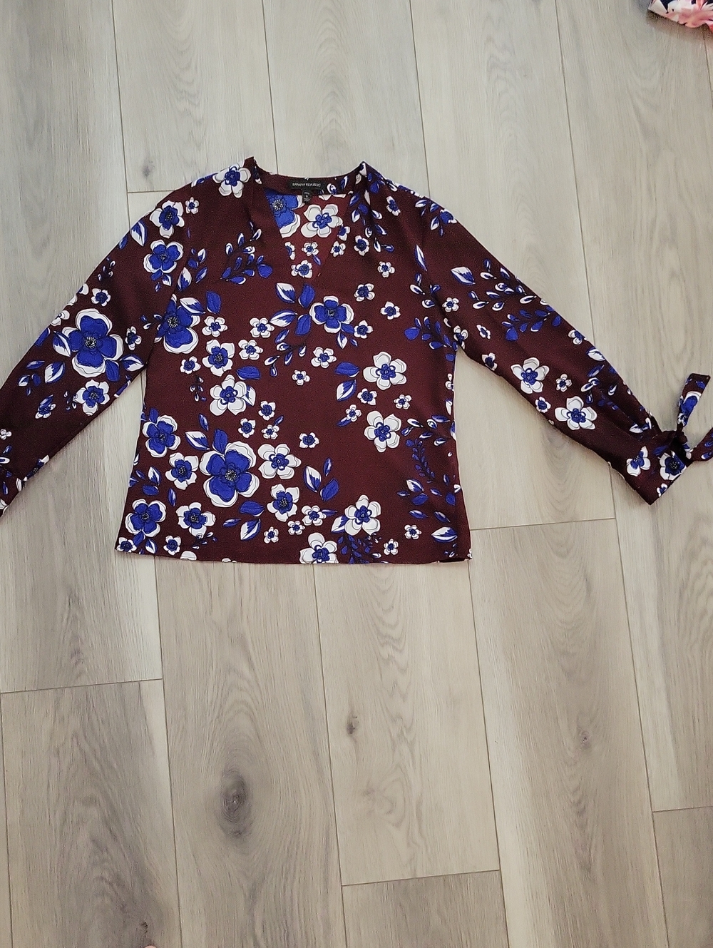 Banana Republic Burgundy Floral Tie-Cuff Blouse